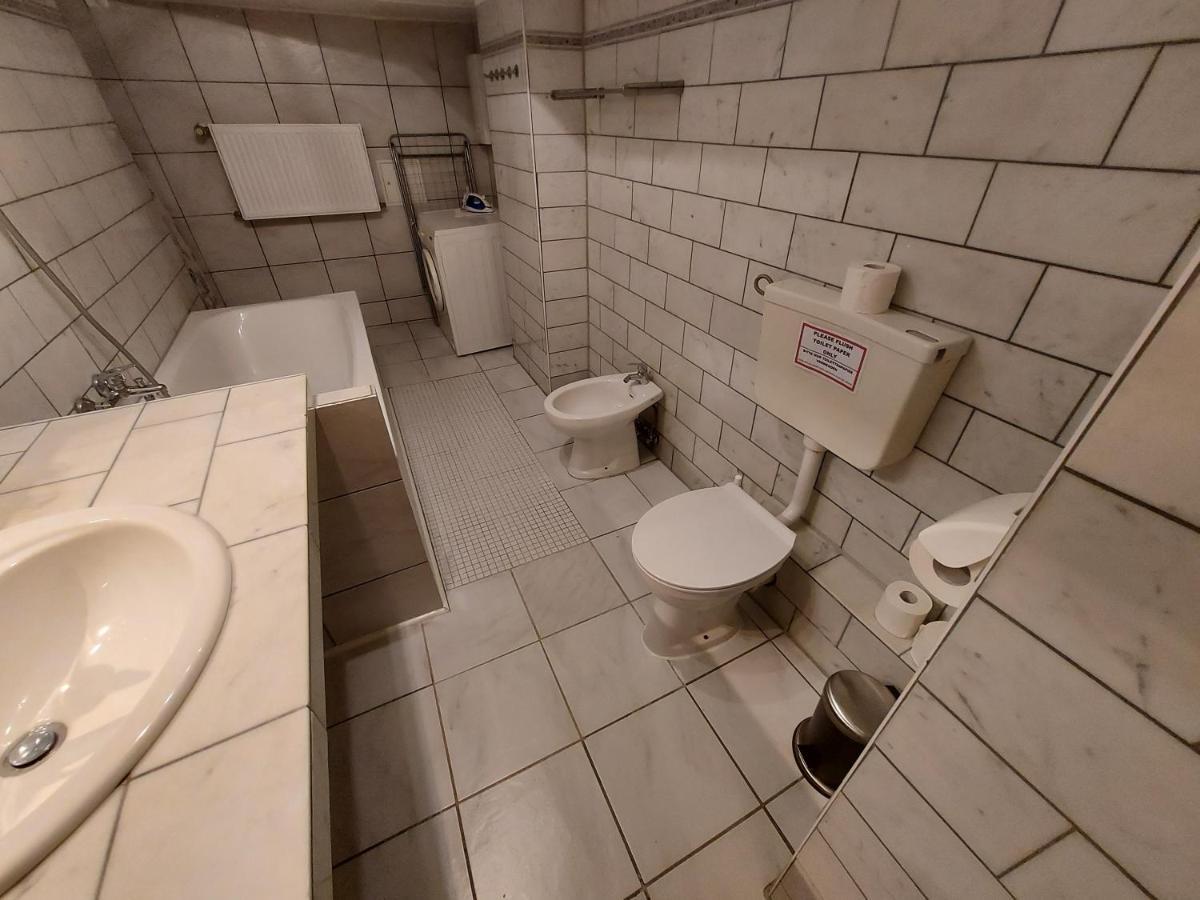 Basement Apartment Köln Eksteriør bilde